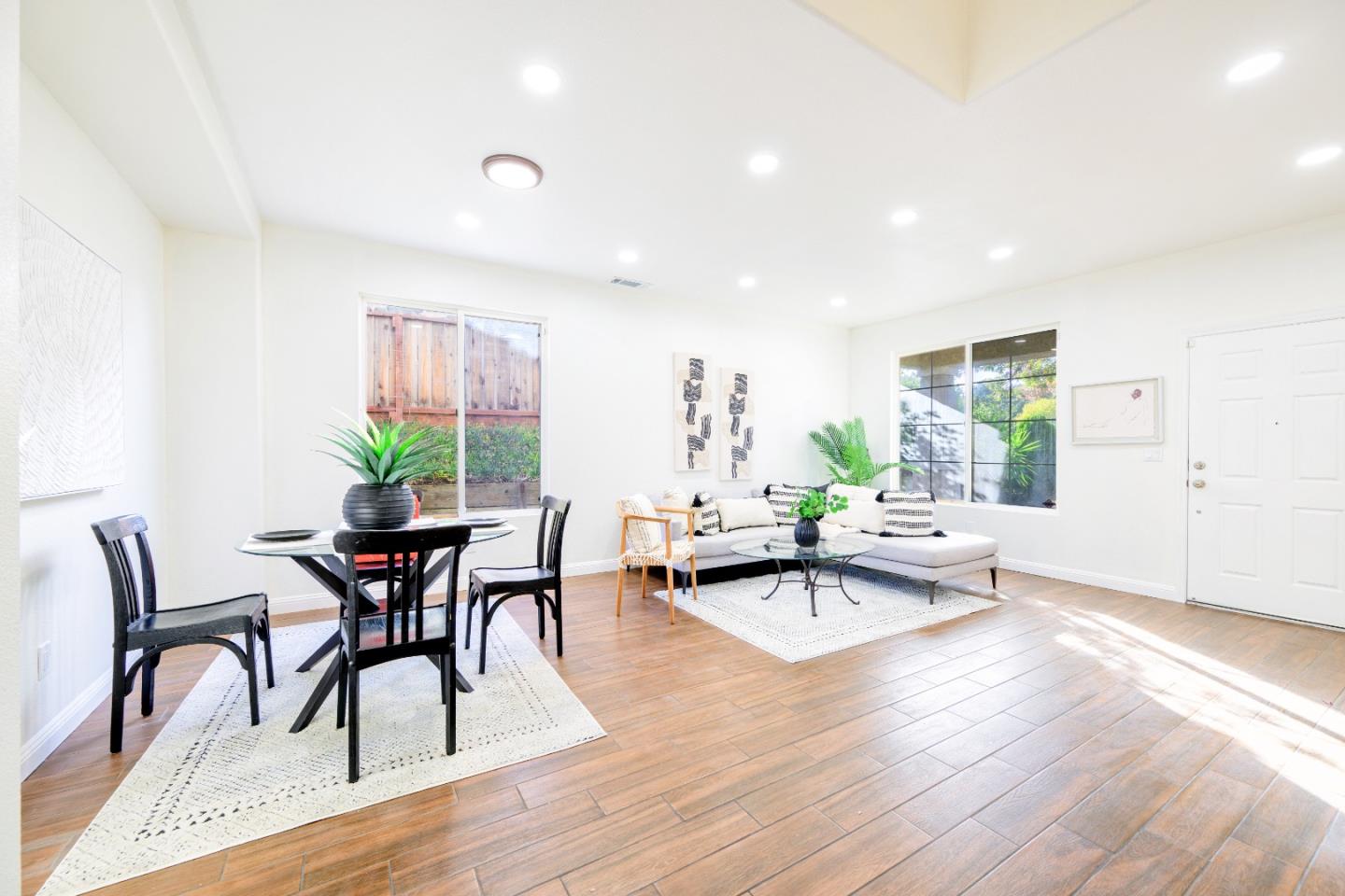 Detail Gallery Image 2 of 26 For 2275 Southwood Dr, Pittsburg,  CA 94565 - 6 Beds | 4 Baths