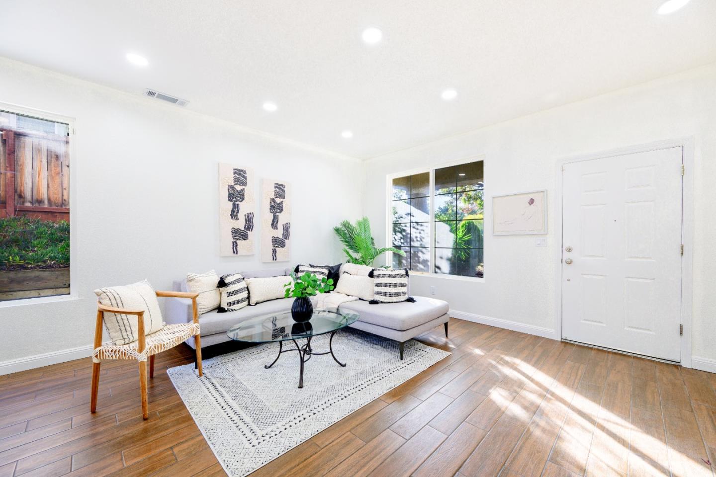 Detail Gallery Image 3 of 26 For 2275 Southwood Dr, Pittsburg,  CA 94565 - 6 Beds | 4 Baths