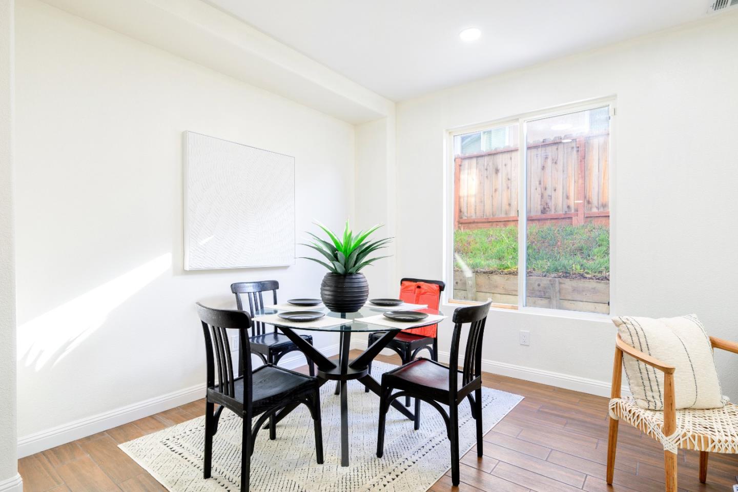 Detail Gallery Image 4 of 26 For 2275 Southwood Dr, Pittsburg,  CA 94565 - 6 Beds | 4 Baths