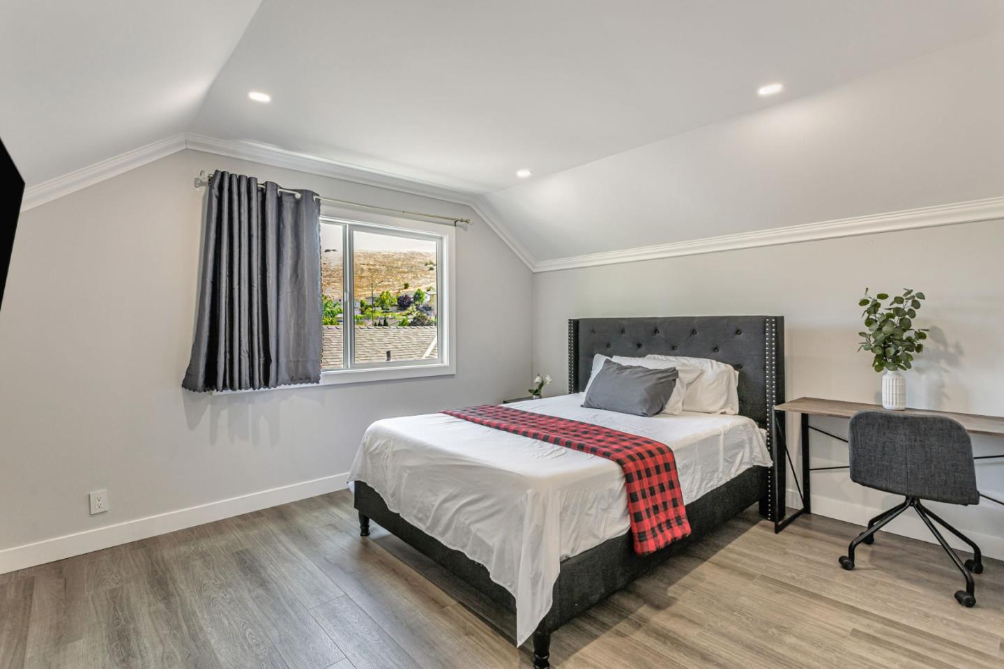 Detail Gallery Image 16 of 35 For 3854 Deans Place Way, San Jose,  CA 95121 - 5 Beds | 3 Baths