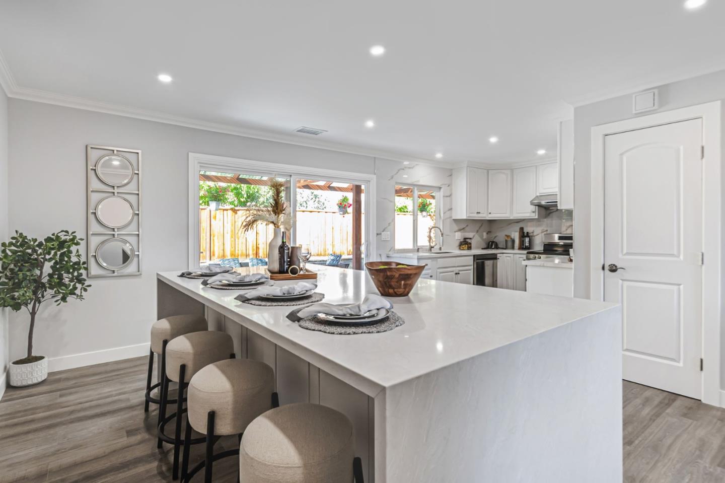 Detail Gallery Image 5 of 35 For 3854 Deans Place Way, San Jose,  CA 95121 - 5 Beds | 3 Baths