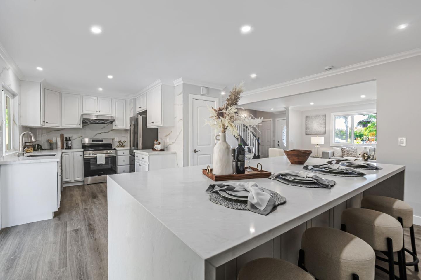 Detail Gallery Image 8 of 35 For 3854 Deans Place Way, San Jose,  CA 95121 - 5 Beds | 3 Baths