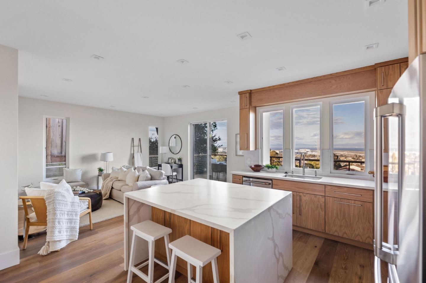 Detail Gallery Image 14 of 49 For 842 Clearfield Dr, Millbrae,  CA 94030 - 4 Beds | 3 Baths