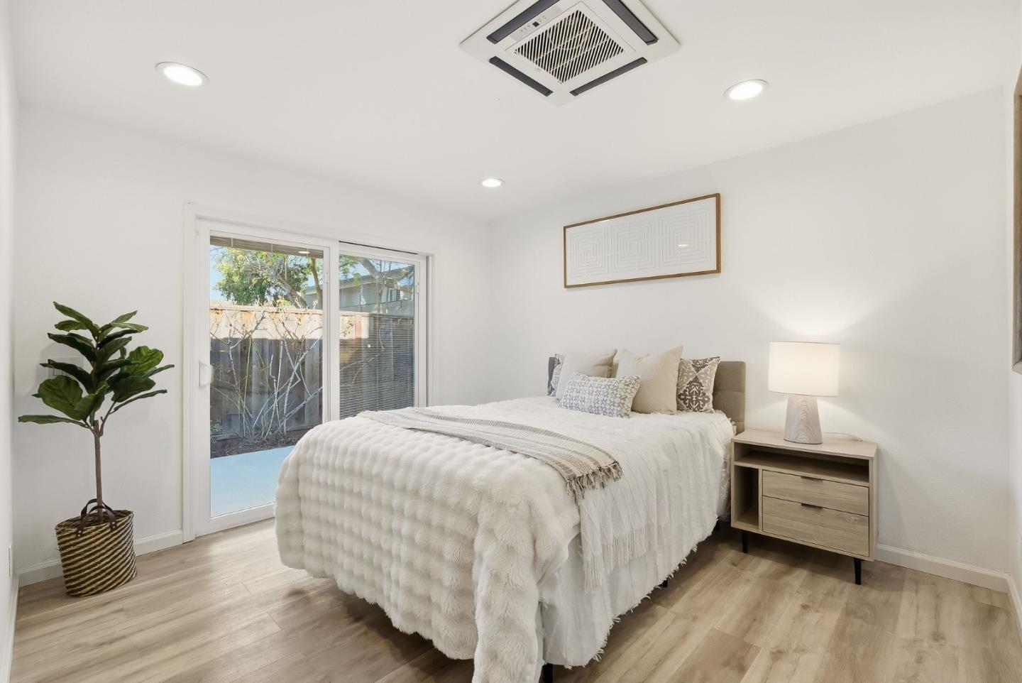 Detail Gallery Image 12 of 45 For 717 & 723 Ellsworth Pl, Palo Alto,  CA 94306 - 4 Beds | 2 Baths