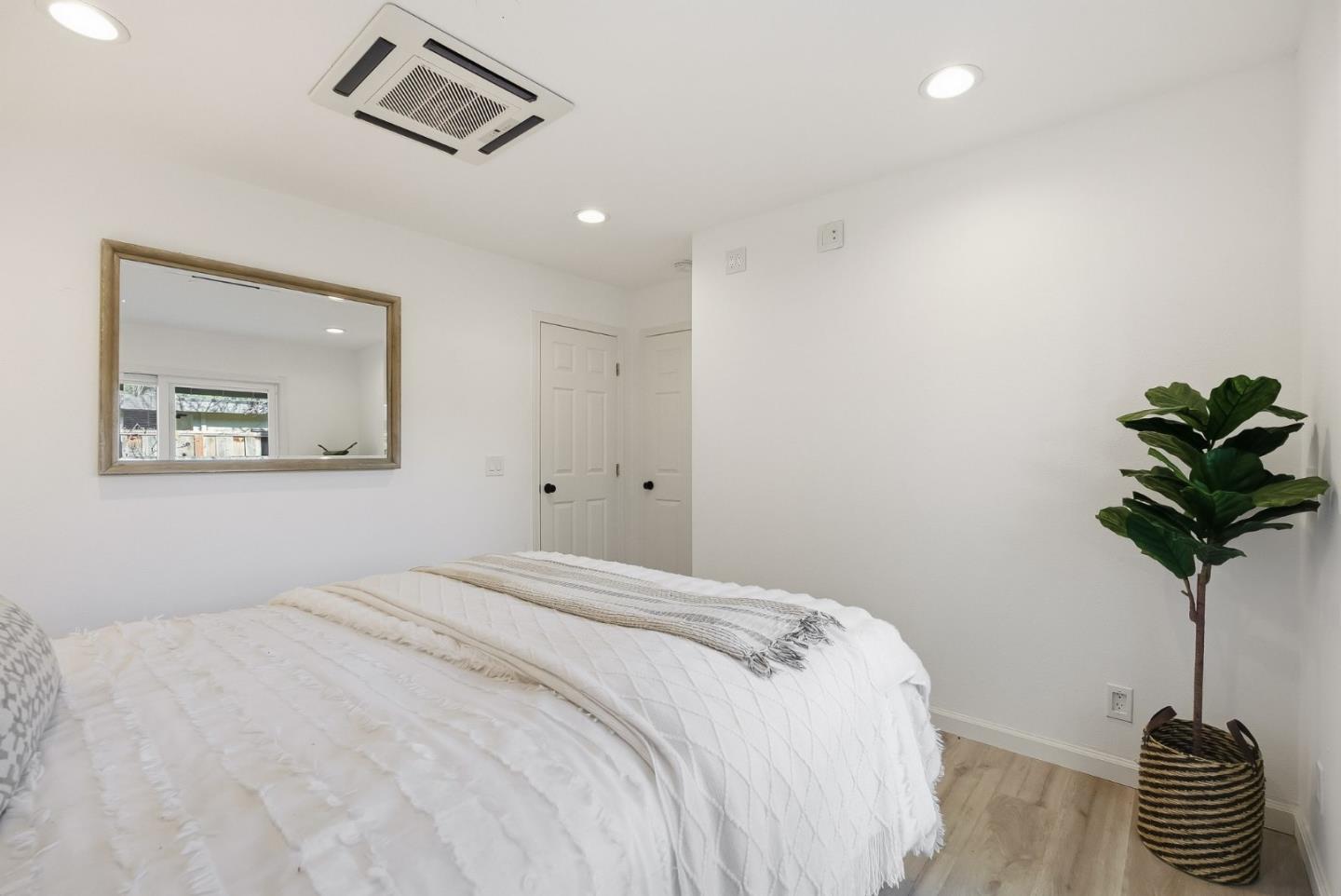 Detail Gallery Image 13 of 45 For 717 & 723 Ellsworth Pl, Palo Alto,  CA 94306 - 4 Beds | 2 Baths