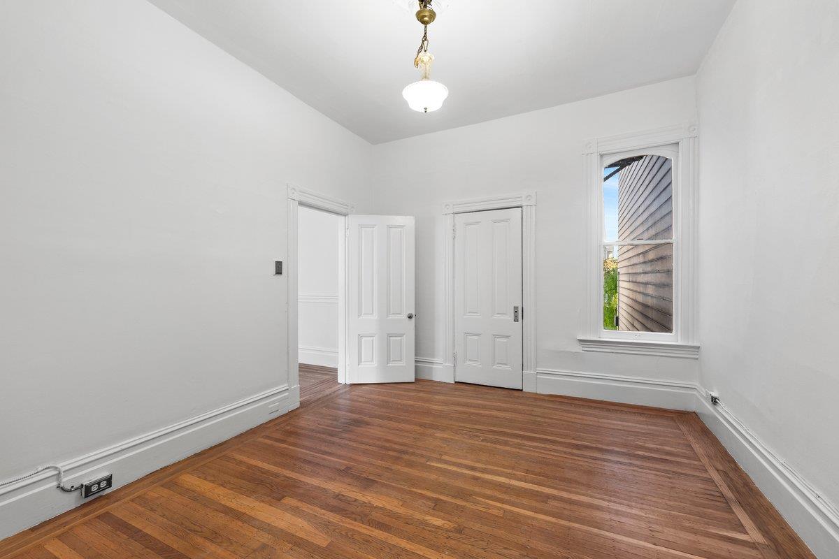 Detail Gallery Image 11 of 19 For 1018 Noe St, San Francisco,  CA 94114 - 4 Beds | 2 Baths