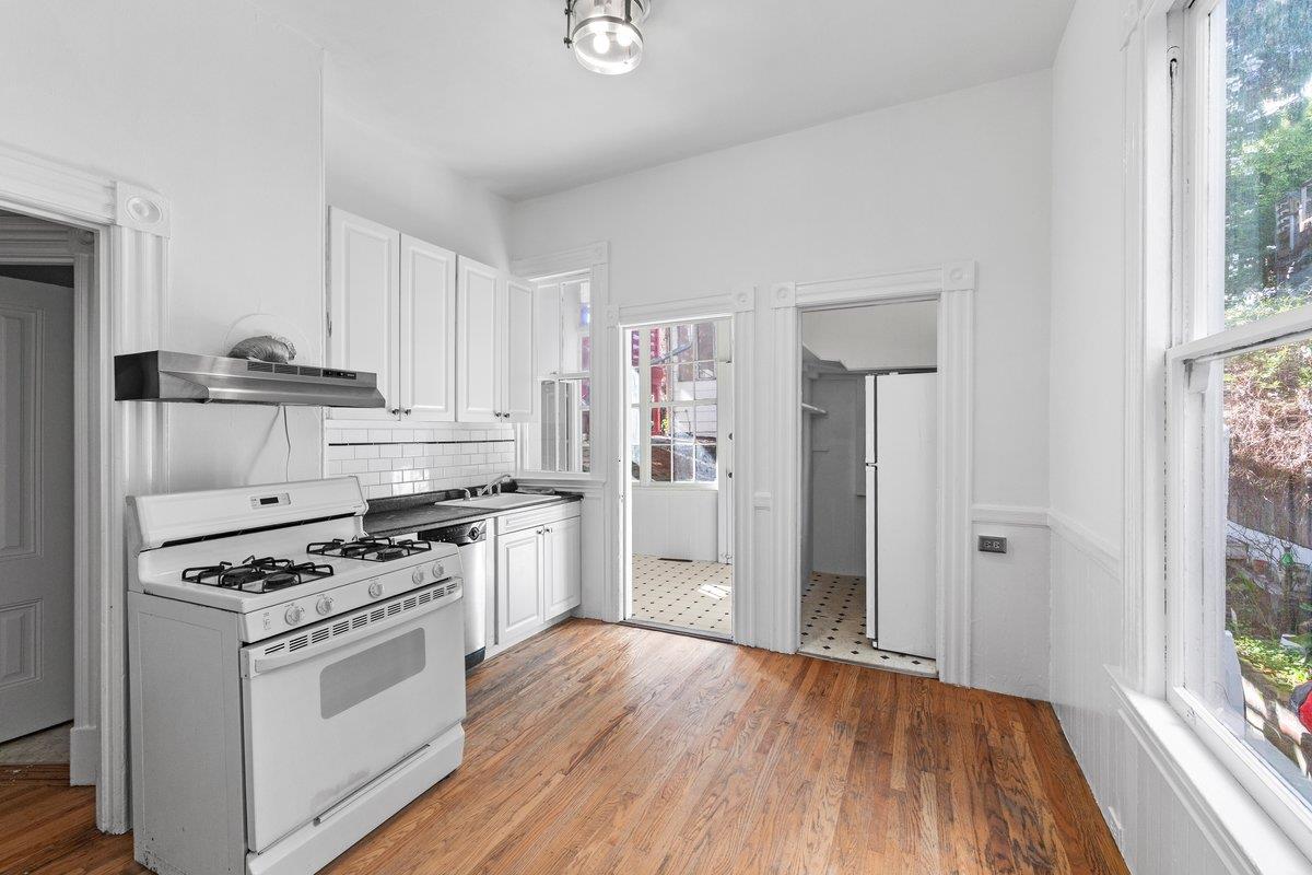 Detail Gallery Image 13 of 19 For 1018 Noe St, San Francisco,  CA 94114 - 4 Beds | 2 Baths