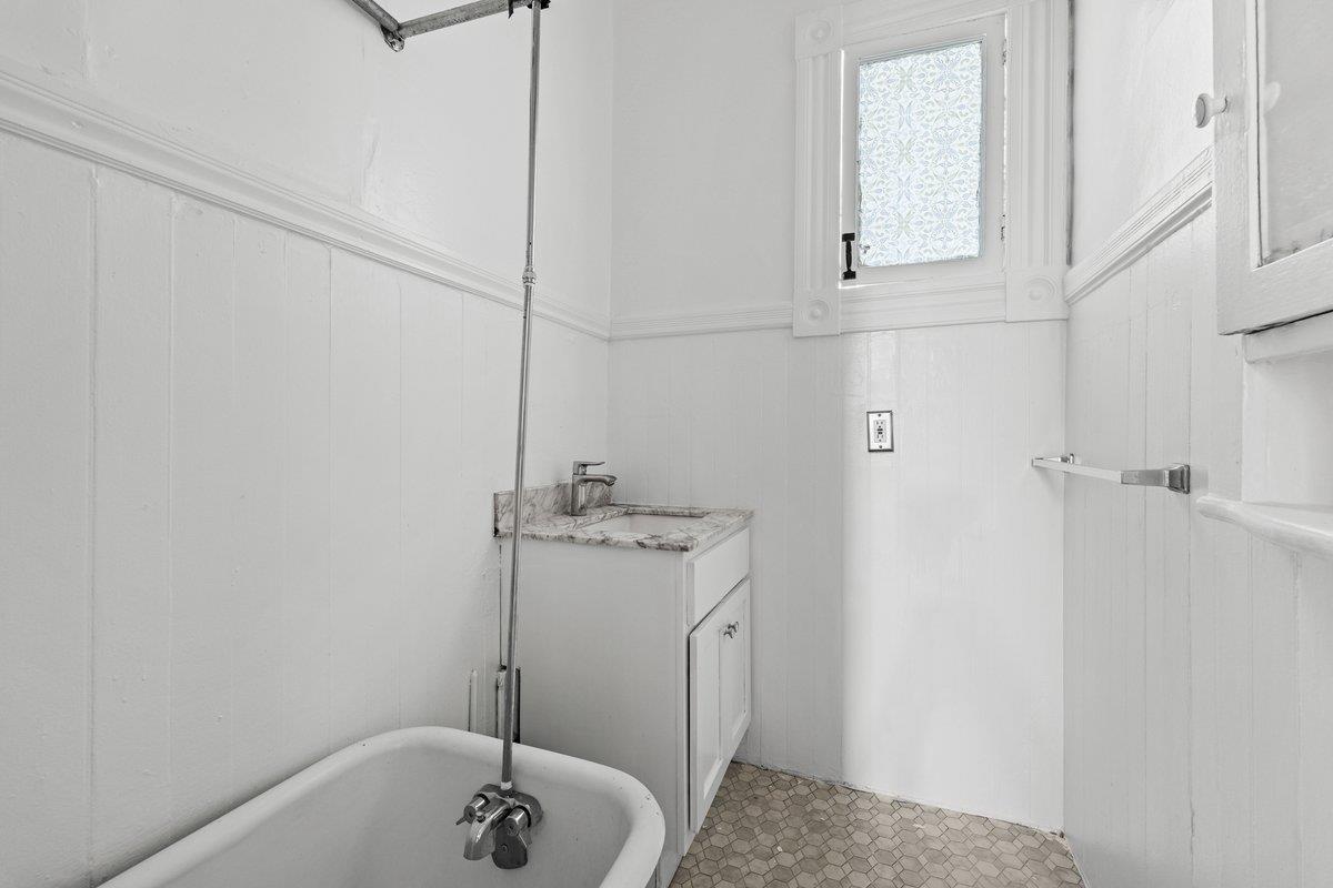 Detail Gallery Image 16 of 19 For 1018 Noe St, San Francisco,  CA 94114 - 4 Beds | 2 Baths