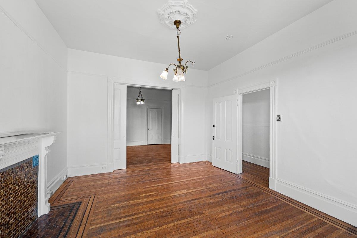 Detail Gallery Image 4 of 19 For 1018 Noe St, San Francisco,  CA 94114 - 4 Beds | 2 Baths