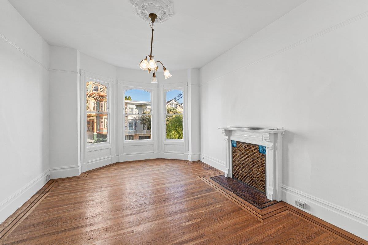 Detail Gallery Image 5 of 19 For 1018 Noe St, San Francisco,  CA 94114 - 4 Beds | 2 Baths