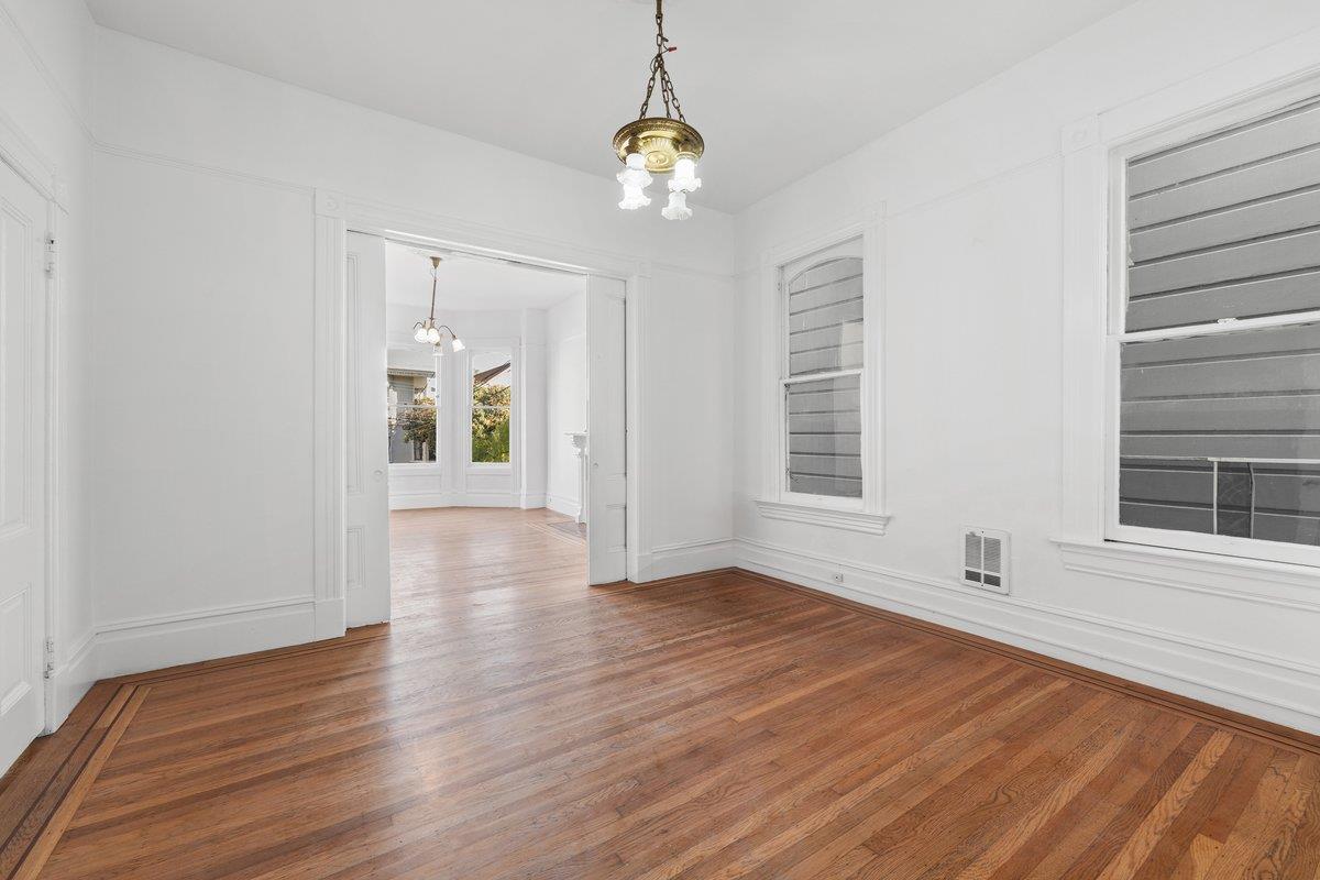 Detail Gallery Image 9 of 19 For 1018 Noe St, San Francisco,  CA 94114 - 4 Beds | 2 Baths