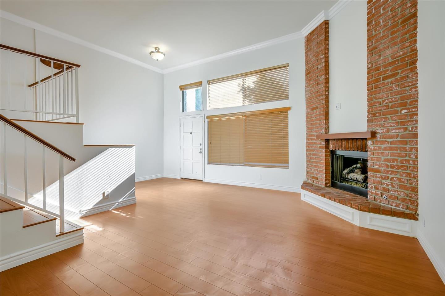 Front Image Thumbnail for ML82031723