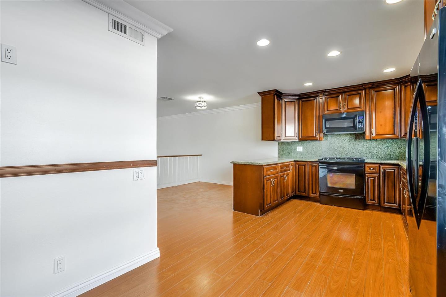 Detail Gallery Image 10 of 36 For 20224 Sherman Way #64,  Winnetka,  CA 91306 - 3 Beds | 2/1 Baths
