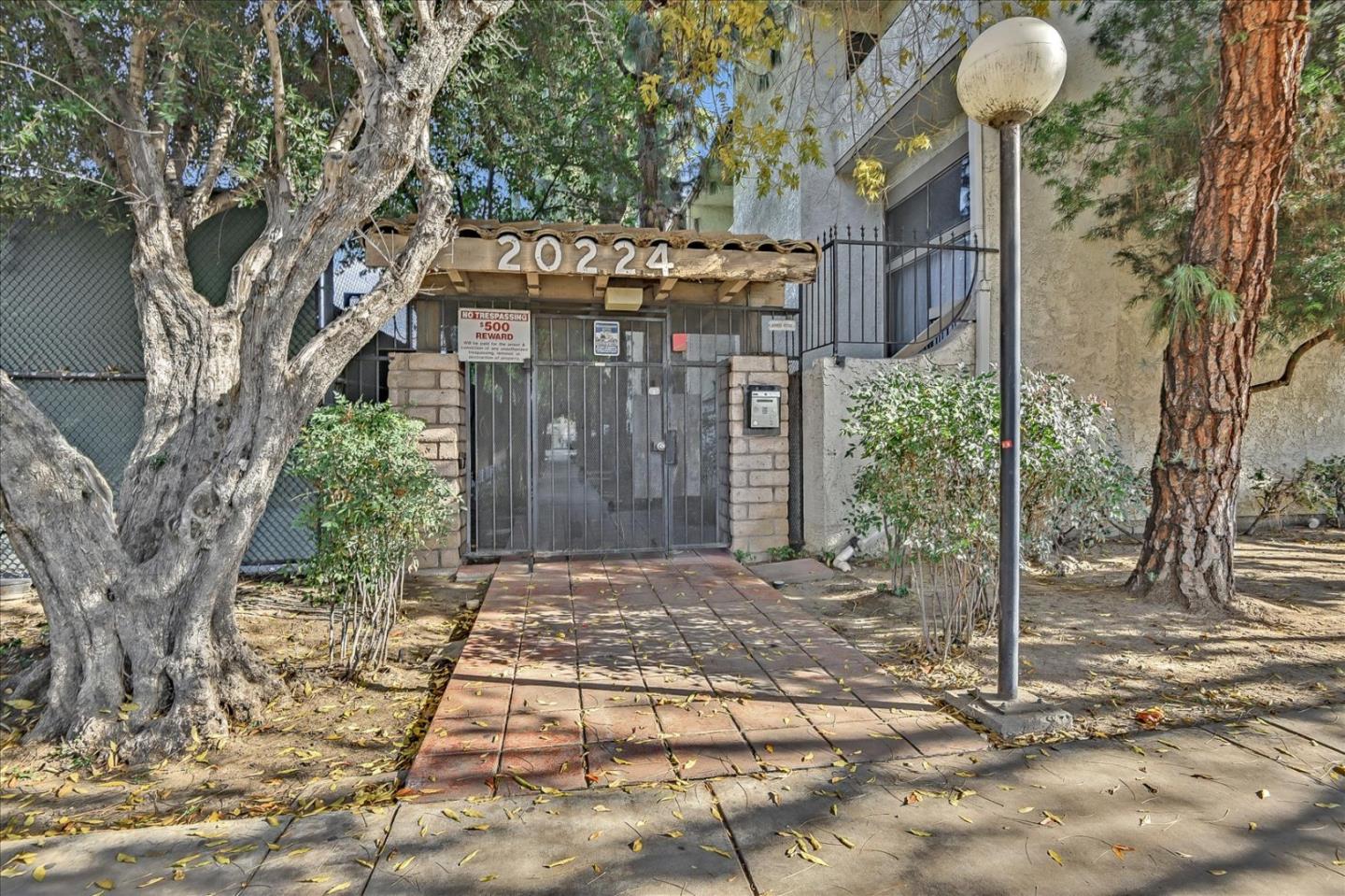 Detail Gallery Image 2 of 36 For 20224 Sherman Way #64,  Winnetka,  CA 91306 - 3 Beds | 2/1 Baths