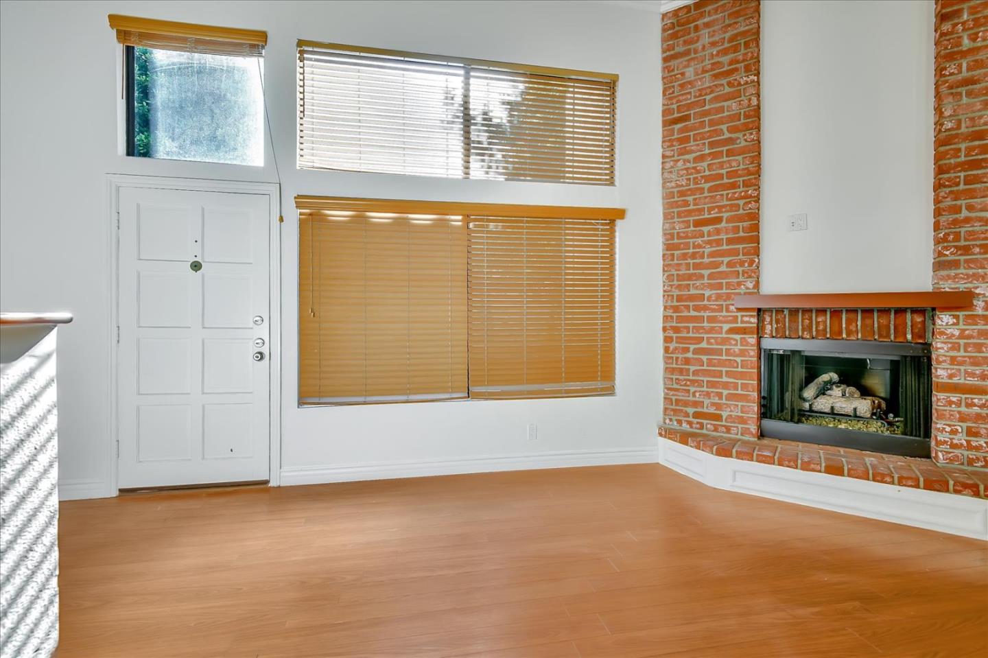 Detail Gallery Image 4 of 36 For 20224 Sherman Way #64,  Winnetka,  CA 91306 - 3 Beds | 2/1 Baths