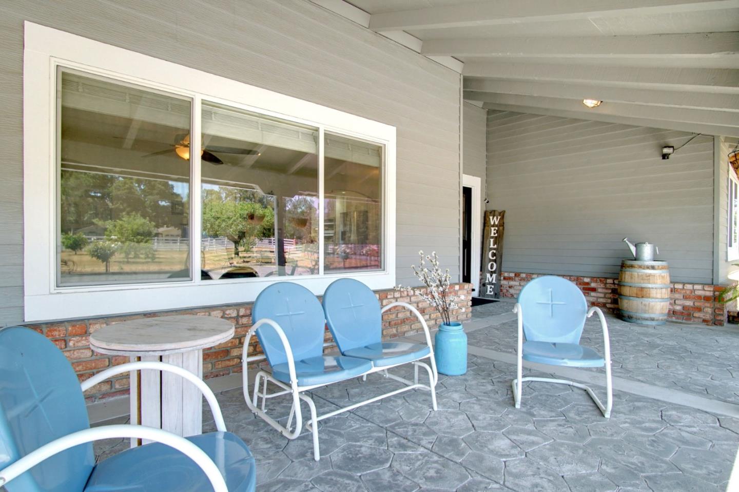 Detail Gallery Image 14 of 79 For 8875 New Ave, Gilroy,  CA 95020 - 4 Beds | 2/1 Baths