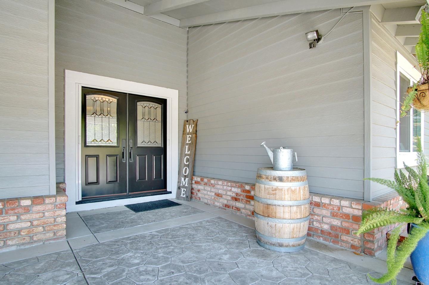 Detail Gallery Image 16 of 79 For 8875 New Ave, Gilroy,  CA 95020 - 4 Beds | 2/1 Baths