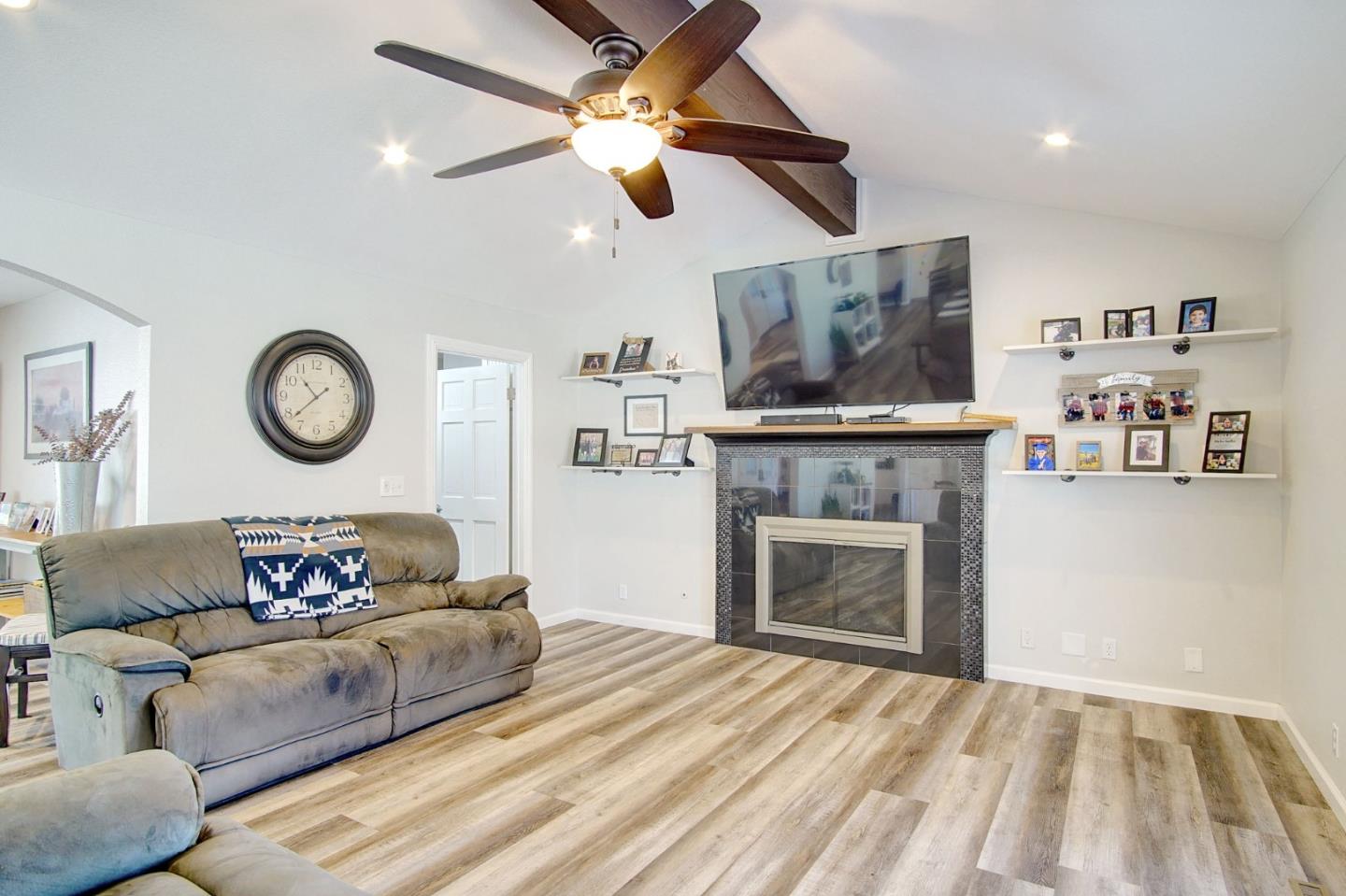 Detail Gallery Image 23 of 79 For 8875 New Ave, Gilroy,  CA 95020 - 4 Beds | 2/1 Baths