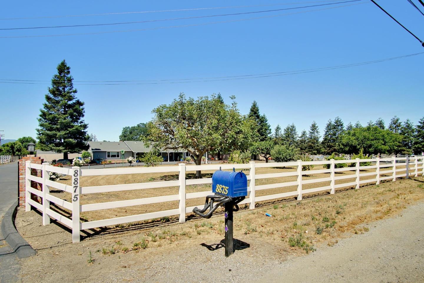 Detail Gallery Image 9 of 79 For 8875 New Ave, Gilroy,  CA 95020 - 4 Beds | 2/1 Baths