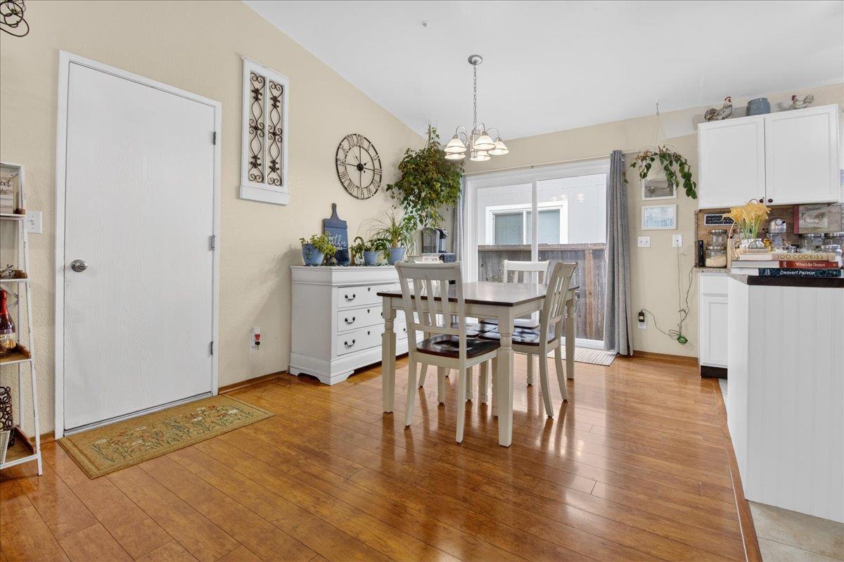 Detail Gallery Image 12 of 41 For 11 Manzano Cir, Salinas,  CA 93905 - 3 Beds | 2 Baths