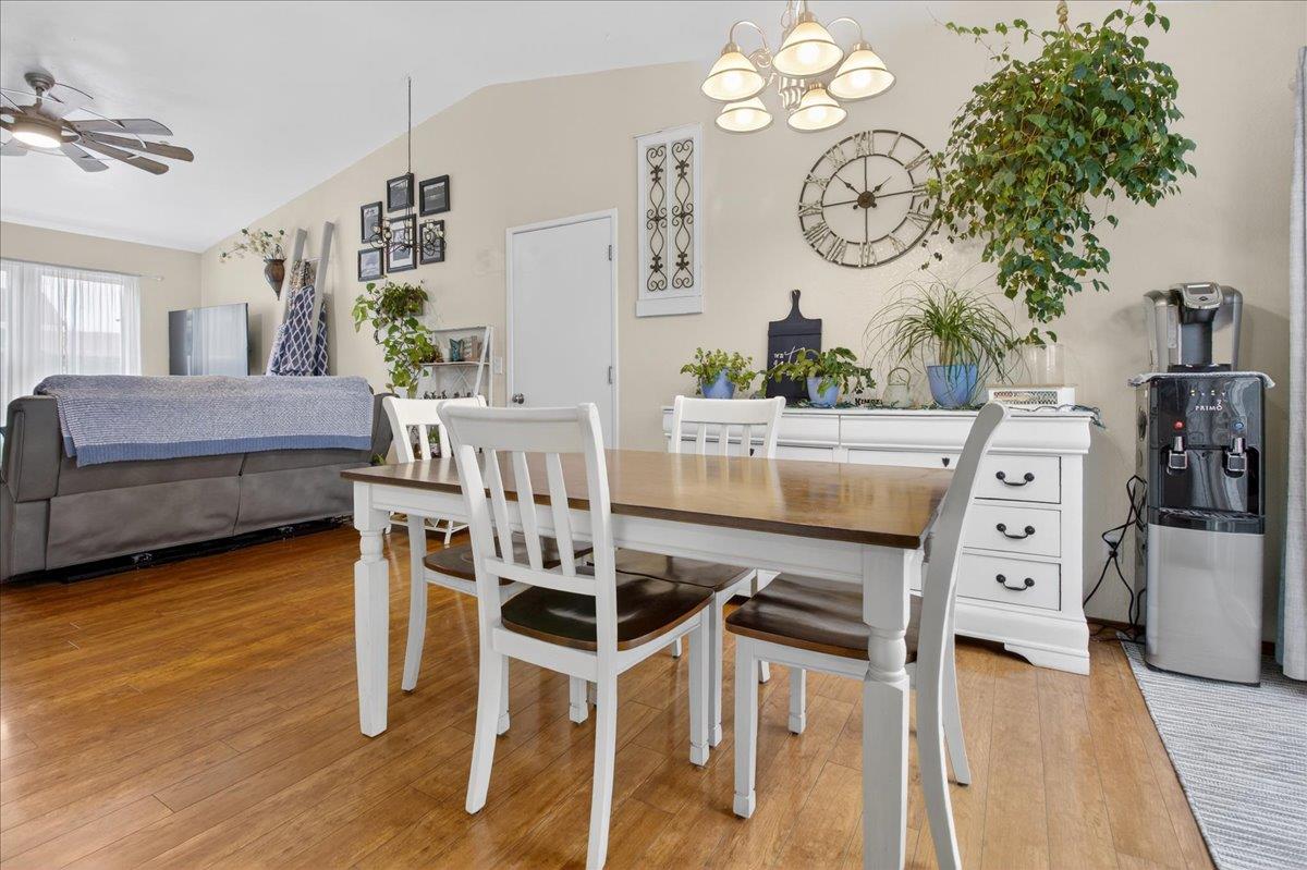 Detail Gallery Image 13 of 41 For 11 Manzano Cir, Salinas,  CA 93905 - 3 Beds | 2 Baths