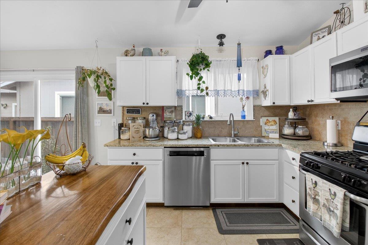 Detail Gallery Image 15 of 41 For 11 Manzano Cir, Salinas,  CA 93905 - 3 Beds | 2 Baths