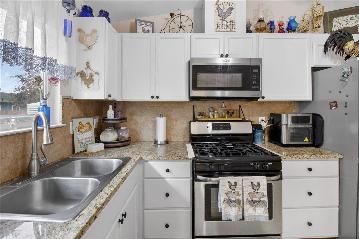 Detail Gallery Image 16 of 41 For 11 Manzano Cir, Salinas,  CA 93905 - 3 Beds | 2 Baths