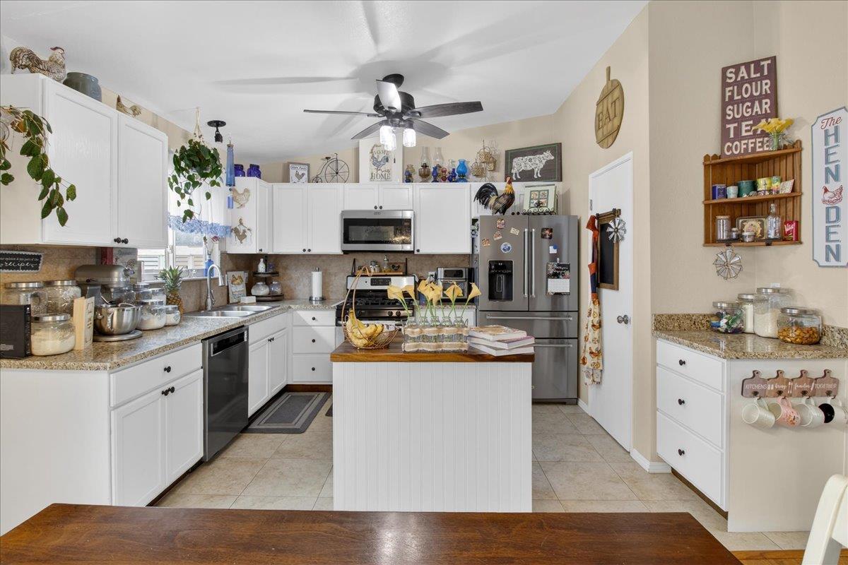 Detail Gallery Image 18 of 41 For 11 Manzano Cir, Salinas,  CA 93905 - 3 Beds | 2 Baths