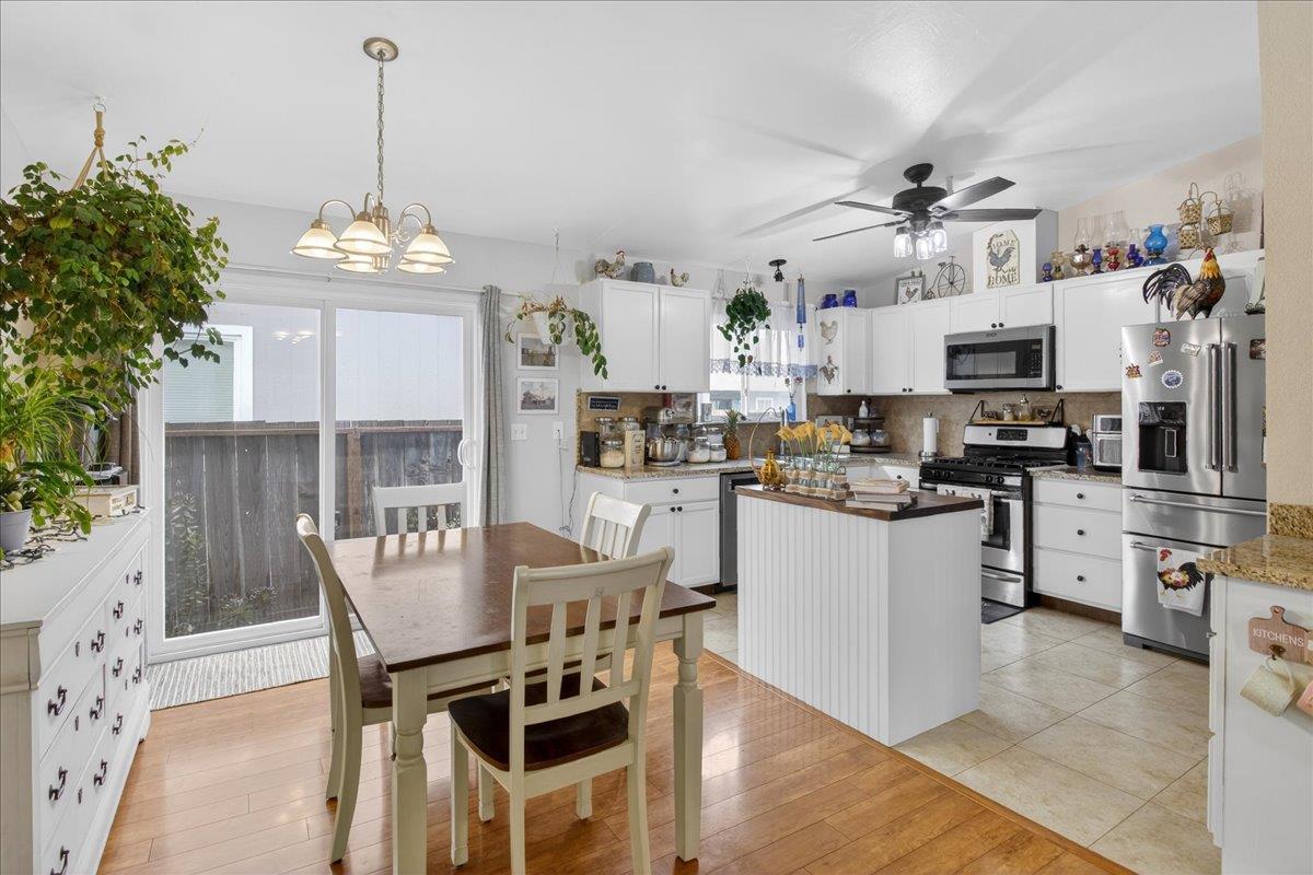 Detail Gallery Image 19 of 41 For 11 Manzano Cir, Salinas,  CA 93905 - 3 Beds | 2 Baths