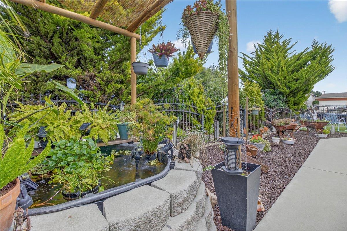 Detail Gallery Image 6 of 41 For 11 Manzano Cir, Salinas,  CA 93905 - 3 Beds | 2 Baths