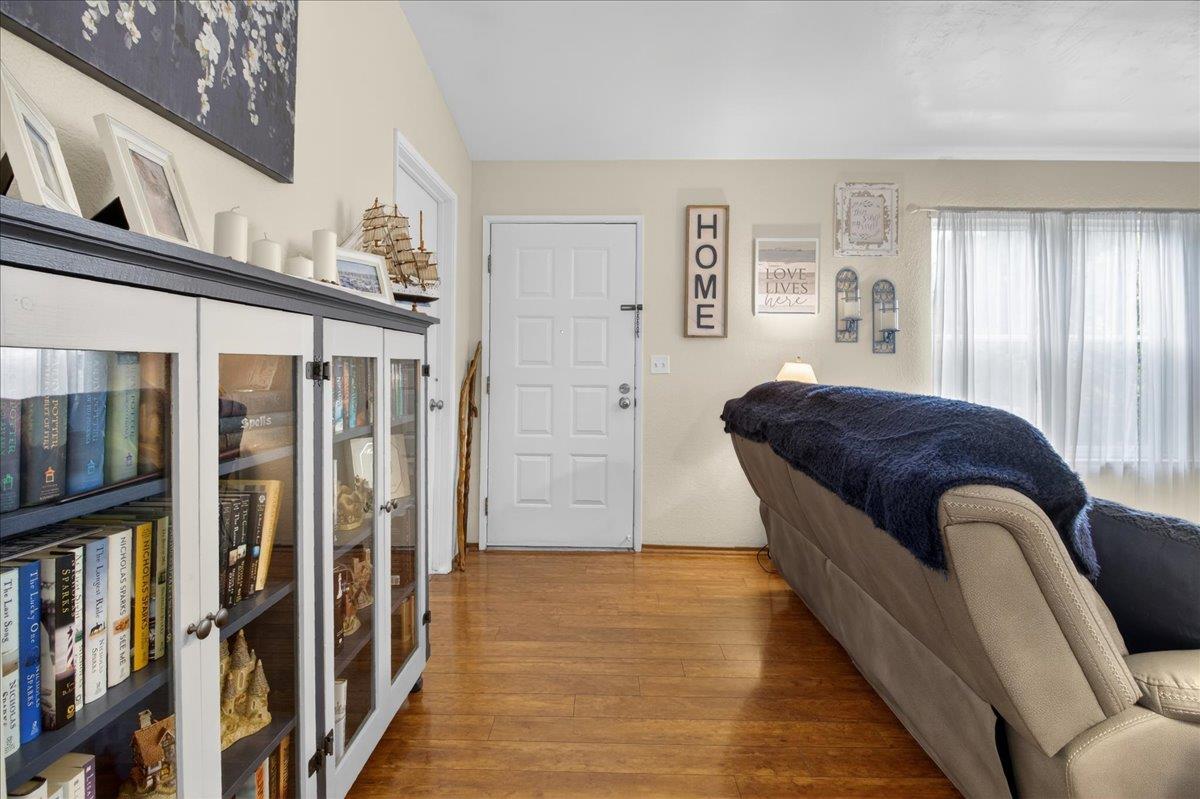 Detail Gallery Image 7 of 41 For 11 Manzano Cir, Salinas,  CA 93905 - 3 Beds | 2 Baths