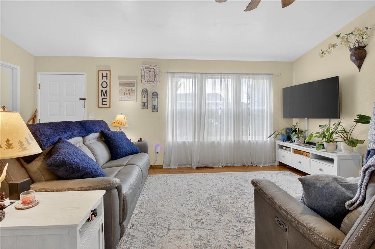 Detail Gallery Image 8 of 41 For 11 Manzano Cir, Salinas,  CA 93905 - 3 Beds | 2 Baths