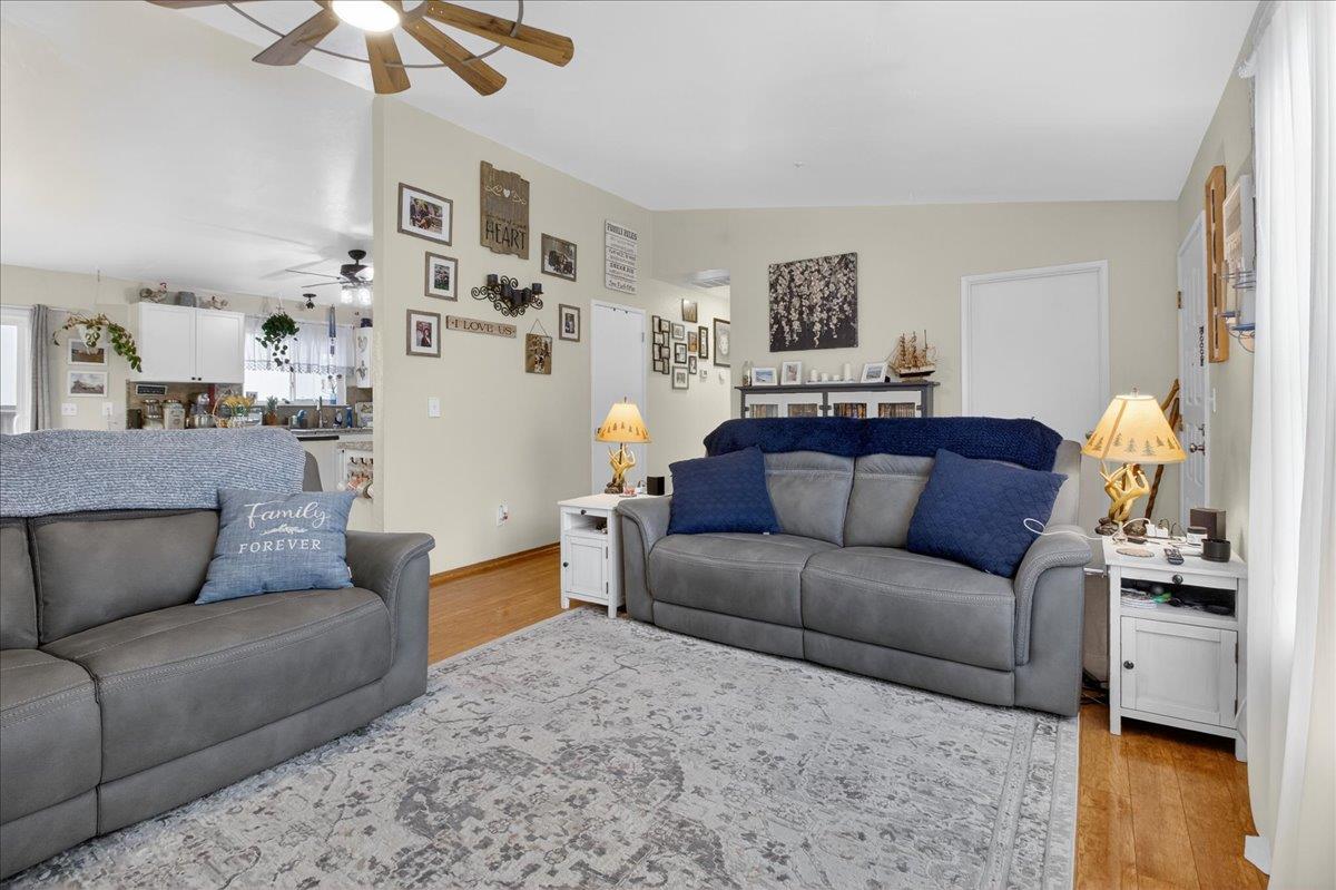 Detail Gallery Image 9 of 41 For 11 Manzano Cir, Salinas,  CA 93905 - 3 Beds | 2 Baths