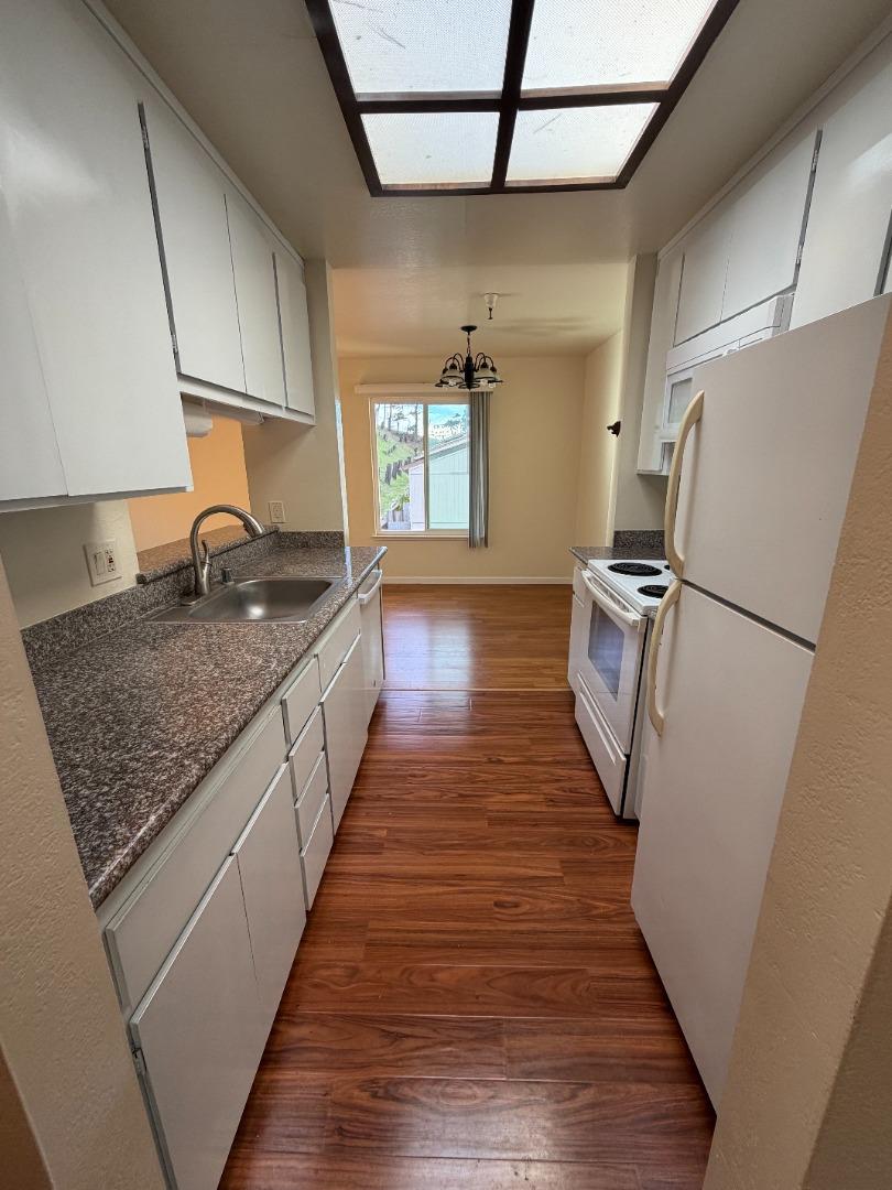 Detail Gallery Image 4 of 19 For 190 Eastmoor Ave #10,  Daly City,  CA 94015 - 1 Beds | 1 Baths