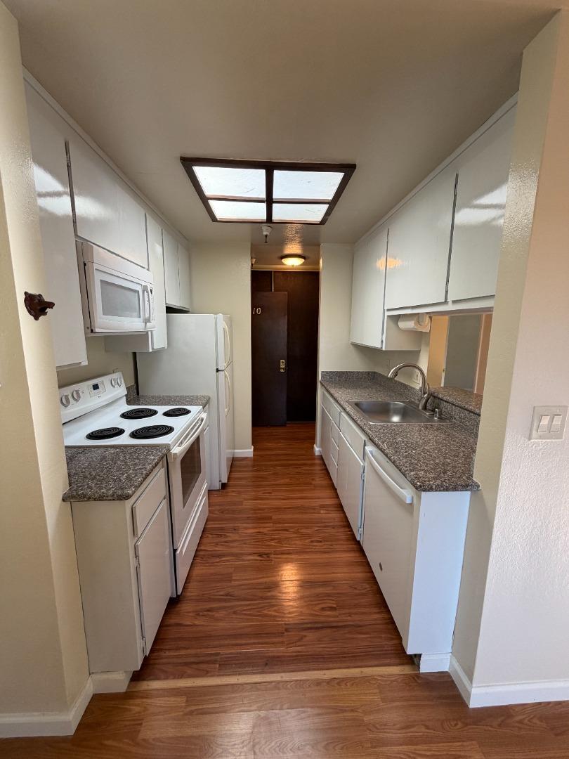 Detail Gallery Image 5 of 19 For 190 Eastmoor Ave #10,  Daly City,  CA 94015 - 1 Beds | 1 Baths