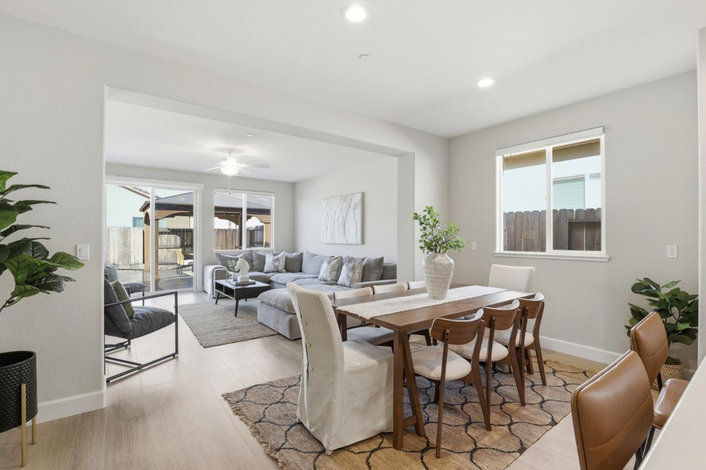 Detail Gallery Image 10 of 50 For 1216 Wildrose Dr, Hollister,  CA 95023 - 4 Beds | 2 Baths