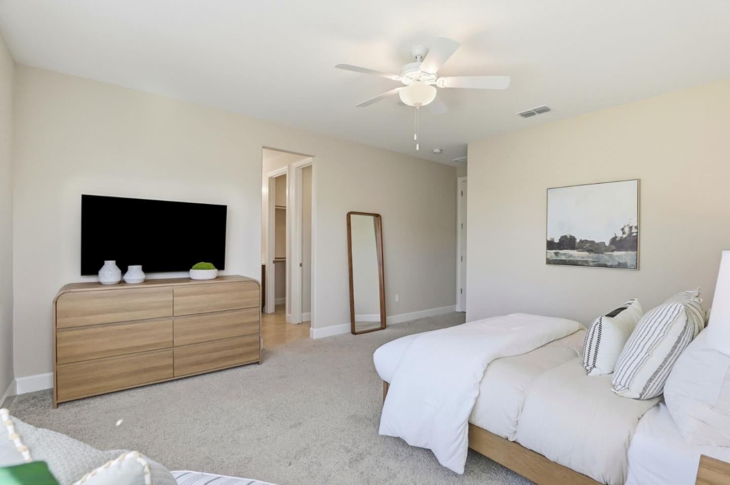 Detail Gallery Image 13 of 50 For 1216 Wildrose Dr, Hollister,  CA 95023 - 4 Beds | 2 Baths