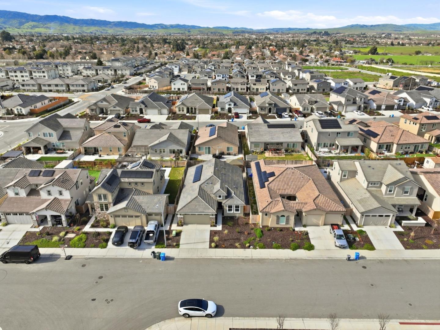 Detail Gallery Image 31 of 50 For 1216 Wildrose Dr, Hollister,  CA 95023 - 4 Beds | 2 Baths