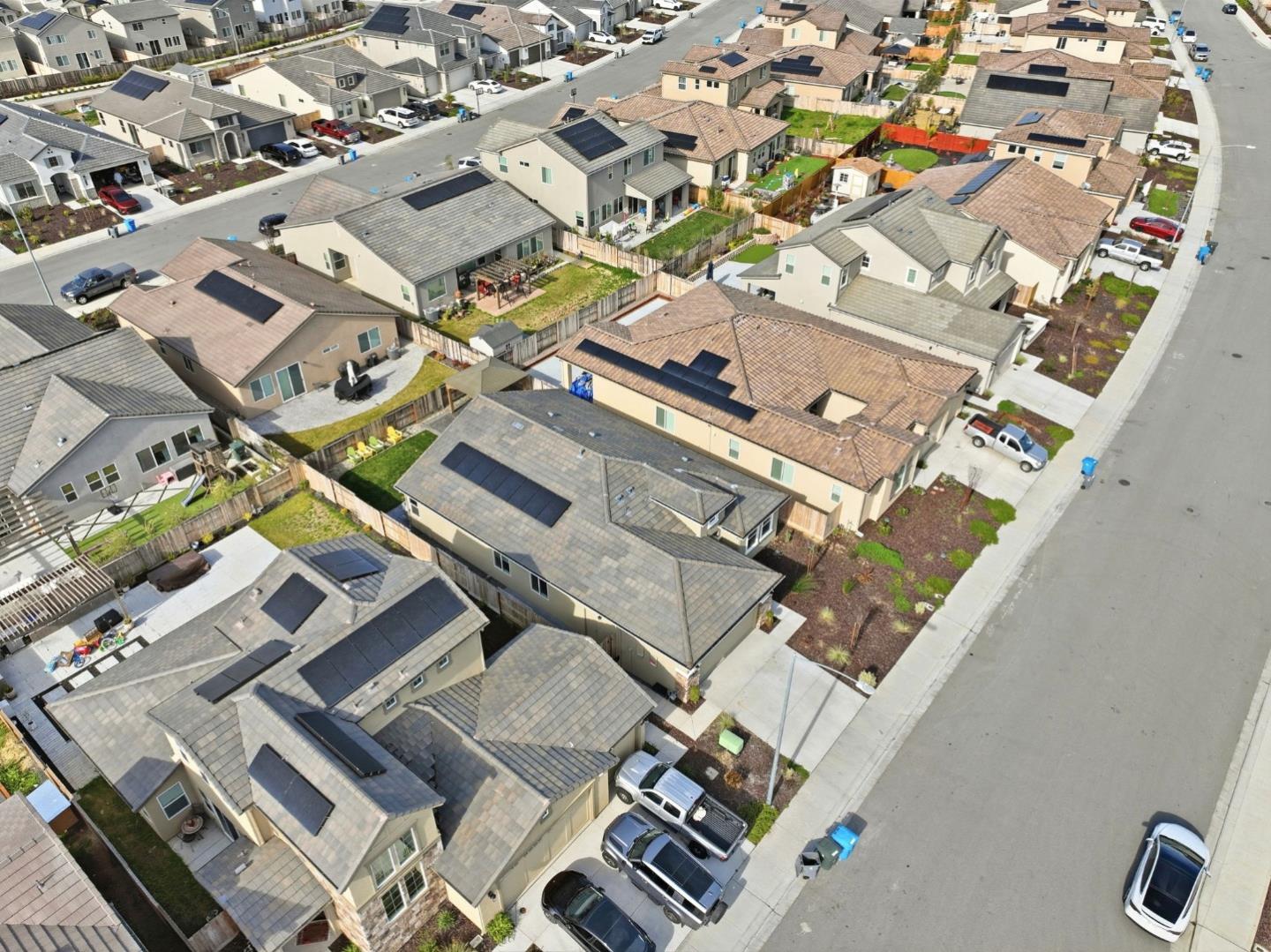 Detail Gallery Image 32 of 50 For 1216 Wildrose Dr, Hollister,  CA 95023 - 4 Beds | 2 Baths