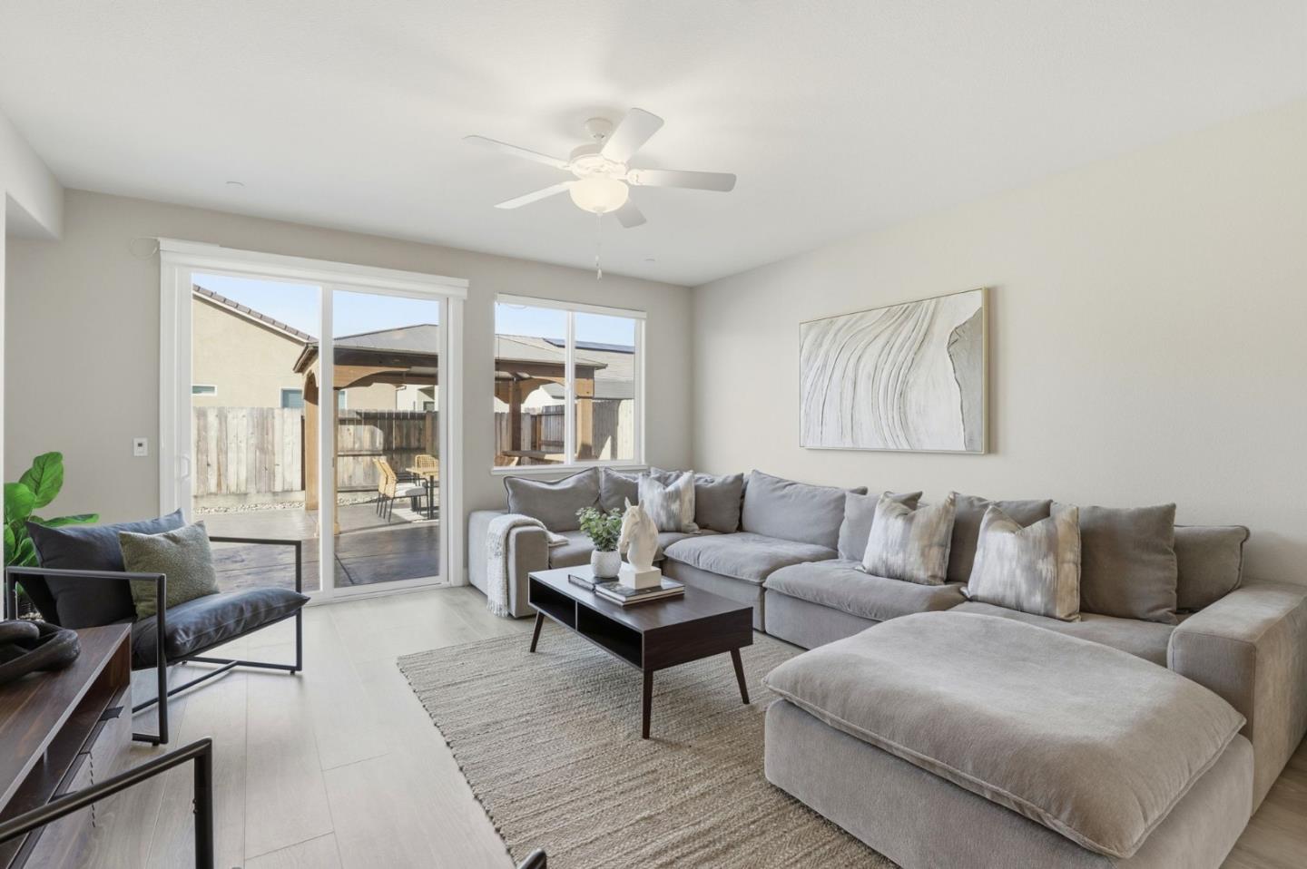 Detail Gallery Image 4 of 50 For 1216 Wildrose Dr, Hollister,  CA 95023 - 4 Beds | 2 Baths