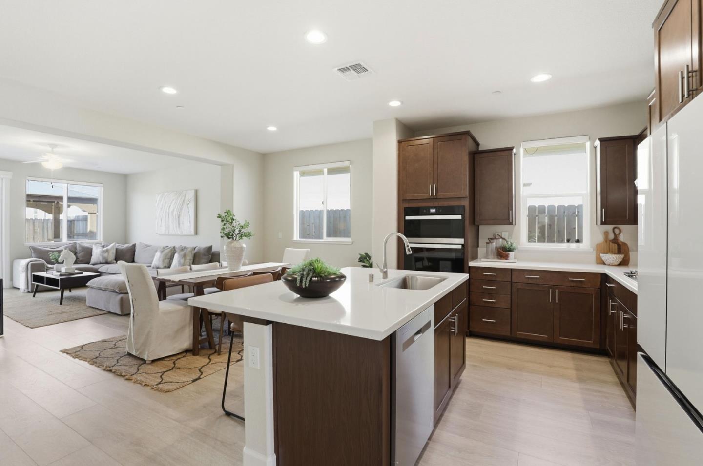 Detail Gallery Image 7 of 50 For 1216 Wildrose Dr, Hollister,  CA 95023 - 4 Beds | 2 Baths