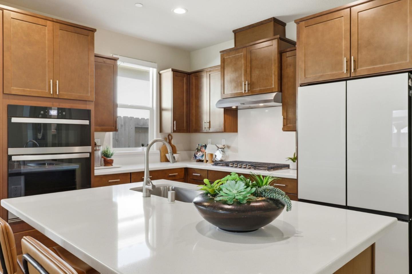 Detail Gallery Image 9 of 50 For 1216 Wildrose Dr, Hollister,  CA 95023 - 4 Beds | 2 Baths