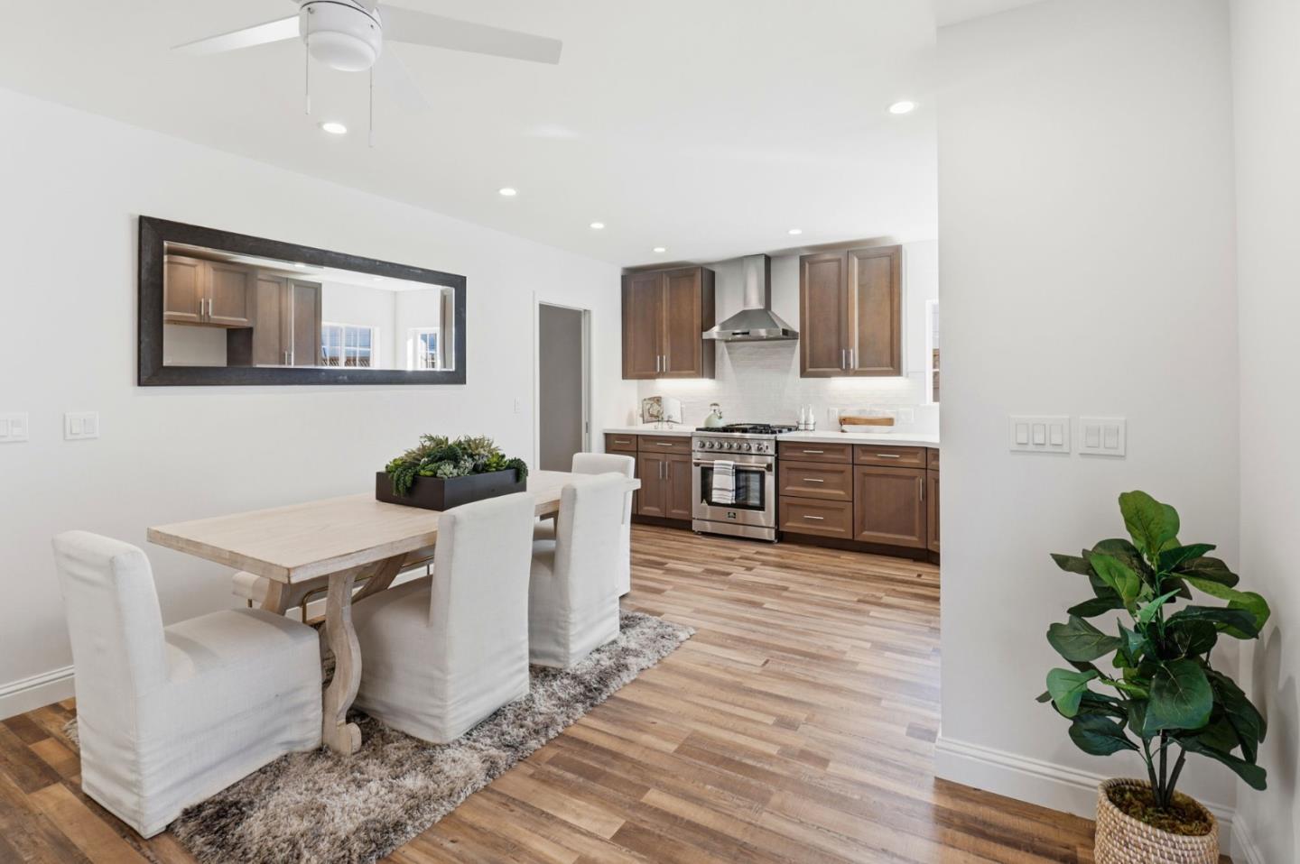 Detail Gallery Image 5 of 19 For 2710 Isabelle Ave, San Mateo,  CA 94403 - 3 Beds | 2/1 Baths