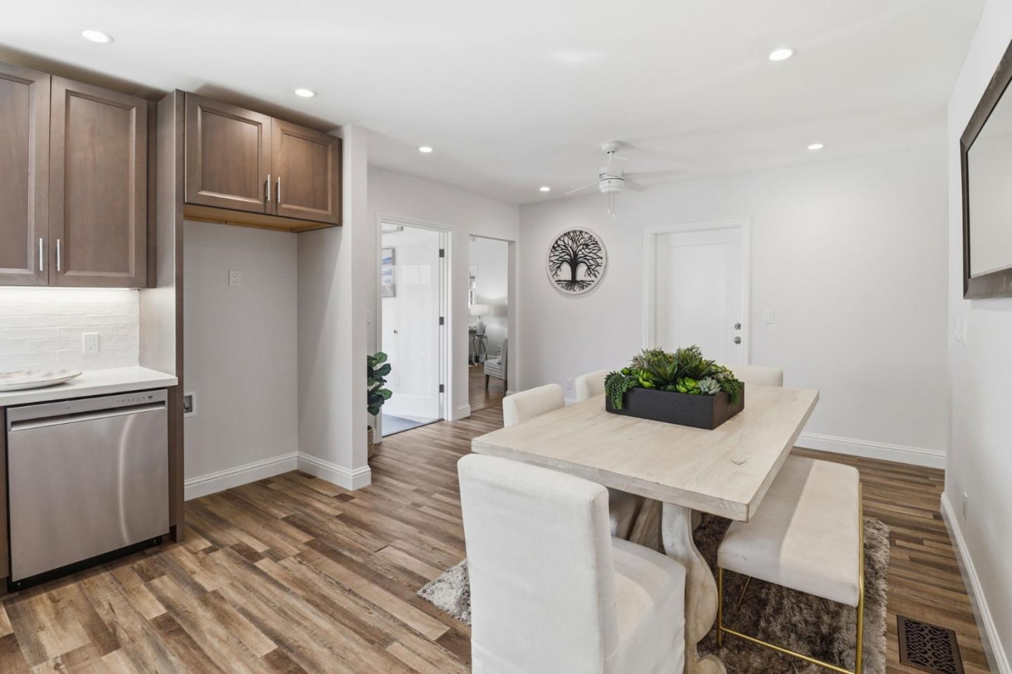 Detail Gallery Image 6 of 19 For 2710 Isabelle Ave, San Mateo,  CA 94403 - 3 Beds | 2/1 Baths