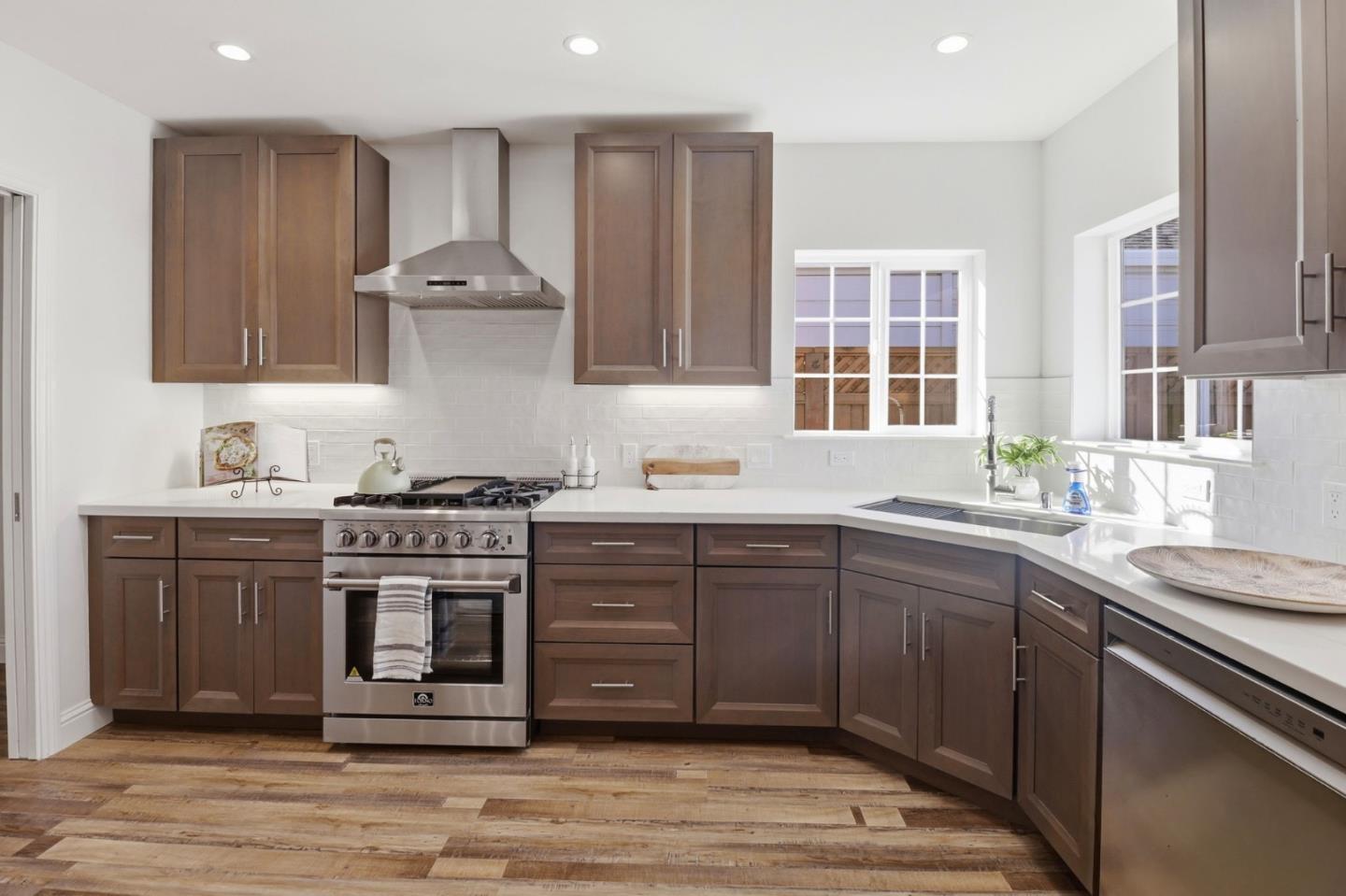 Detail Gallery Image 7 of 19 For 2710 Isabelle Ave, San Mateo,  CA 94403 - 3 Beds | 2/1 Baths