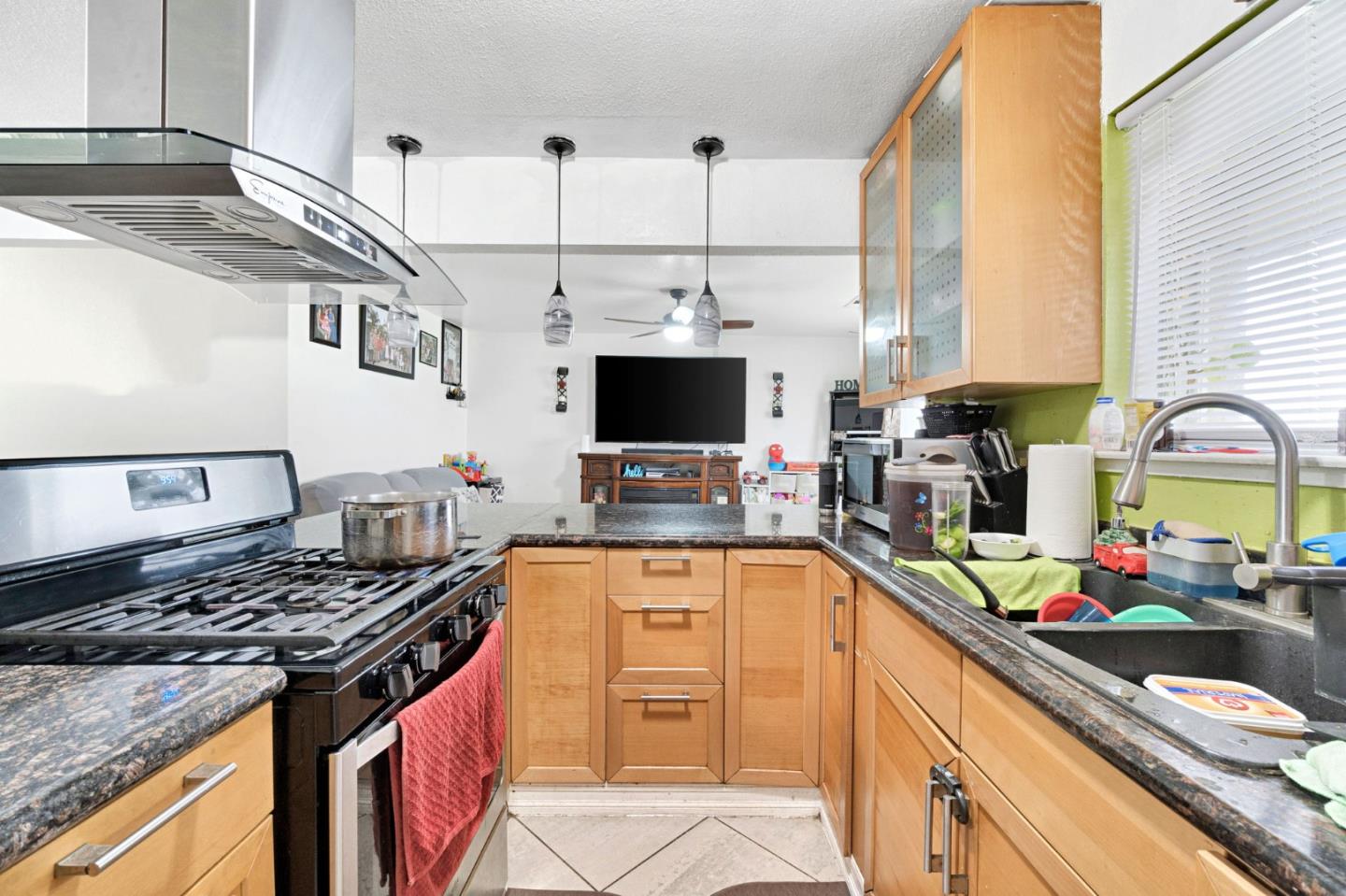 Detail Gallery Image 12 of 33 For 1007 Woodward, Fresno,  CA 93706 - 3 Beds | 2 Baths