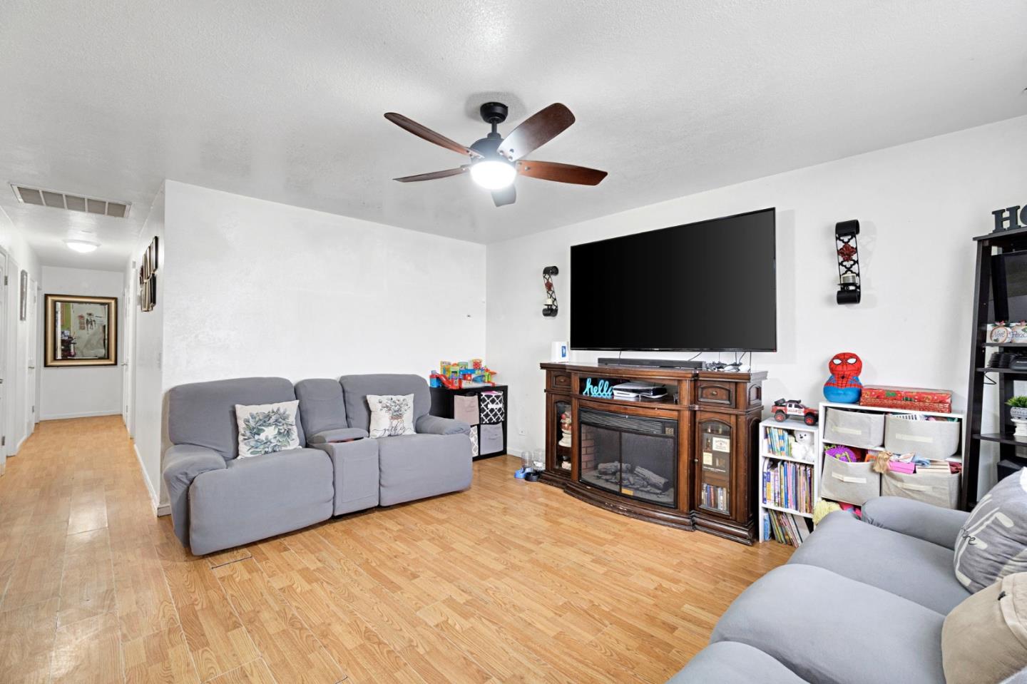 Detail Gallery Image 5 of 33 For 1007 Woodward, Fresno,  CA 93706 - 3 Beds | 2 Baths