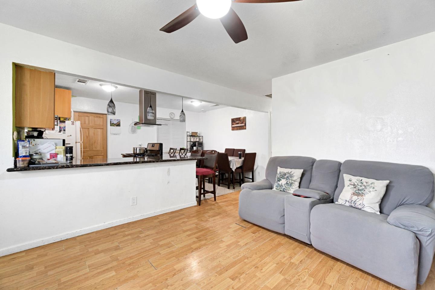 Detail Gallery Image 7 of 33 For 1007 Woodward, Fresno,  CA 93706 - 3 Beds | 2 Baths