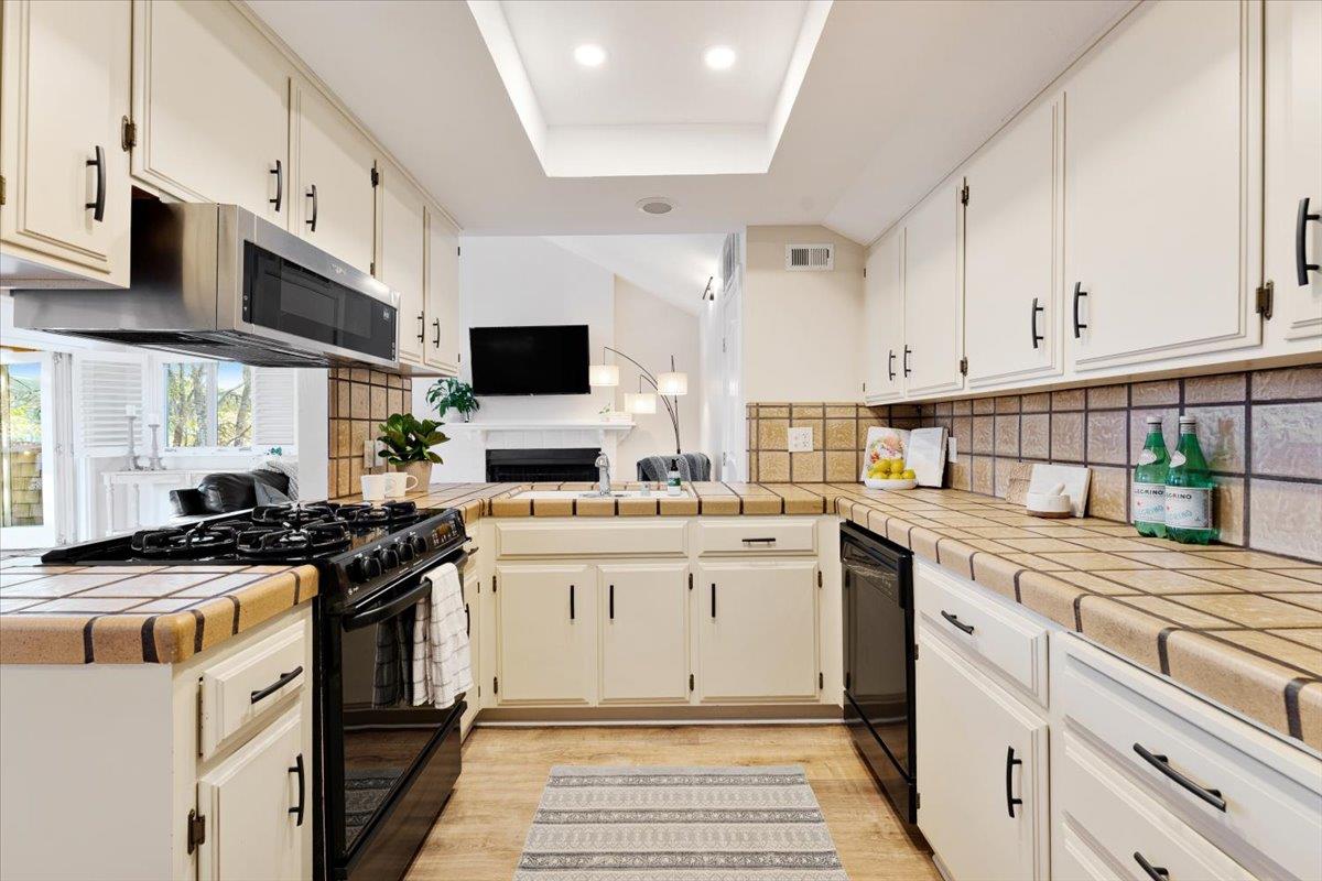 Detail Gallery Image 10 of 27 For 2104 Penasquitas Dr, Aptos,  CA 95003 - 2 Beds | 2 Baths