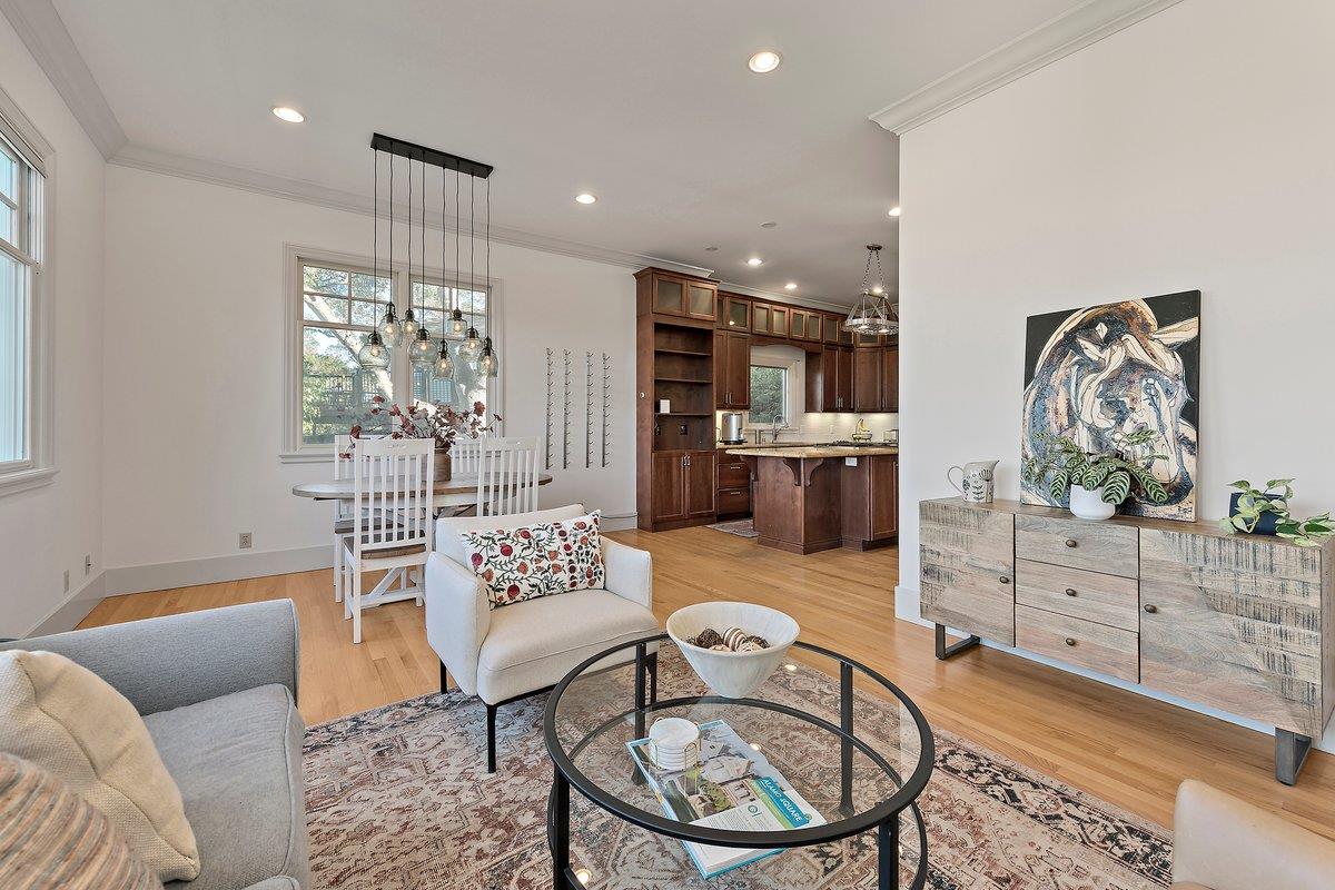 Detail Gallery Image 10 of 29 For 562 Hillcrest Way, Redwood City,  CA 94062 - 3 Beds | 2/1 Baths